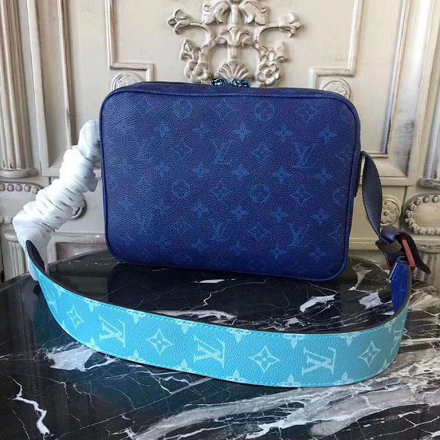 Louis Vuitton District PM Messenger – Pursekelly – high quality designer  Replica bags online Shop!