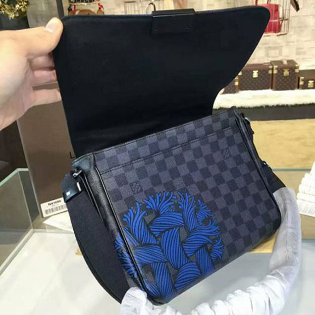 Louis Vuitton District PM Messenger Bag N42710 (TOP QUALITY 1:1 Rep lica,  Correct material, QC pictures will be sent to you befor you ship. We only  ship after you approved. Worldwide shipping